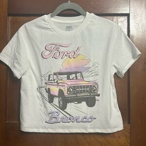Short fit tee
